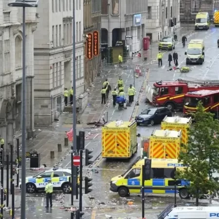 英國利物浦汽車衝撞球迷，導致 47 人受傷