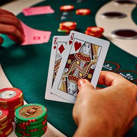 線上 Blackjack 攻略：想玩得精明？留意呢啲事項