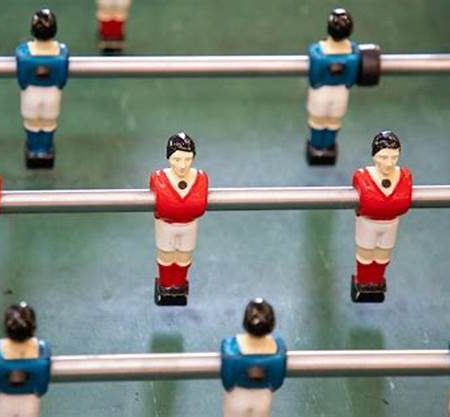 網上體育平台 vs 實體投注站：精明玩家點揀好？